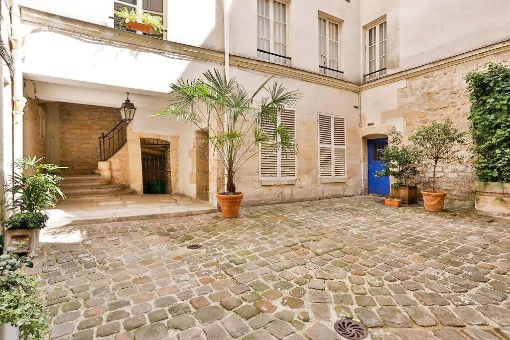 Sweet Le Marais, Place Des Vosges 4/5pers! Apartment *